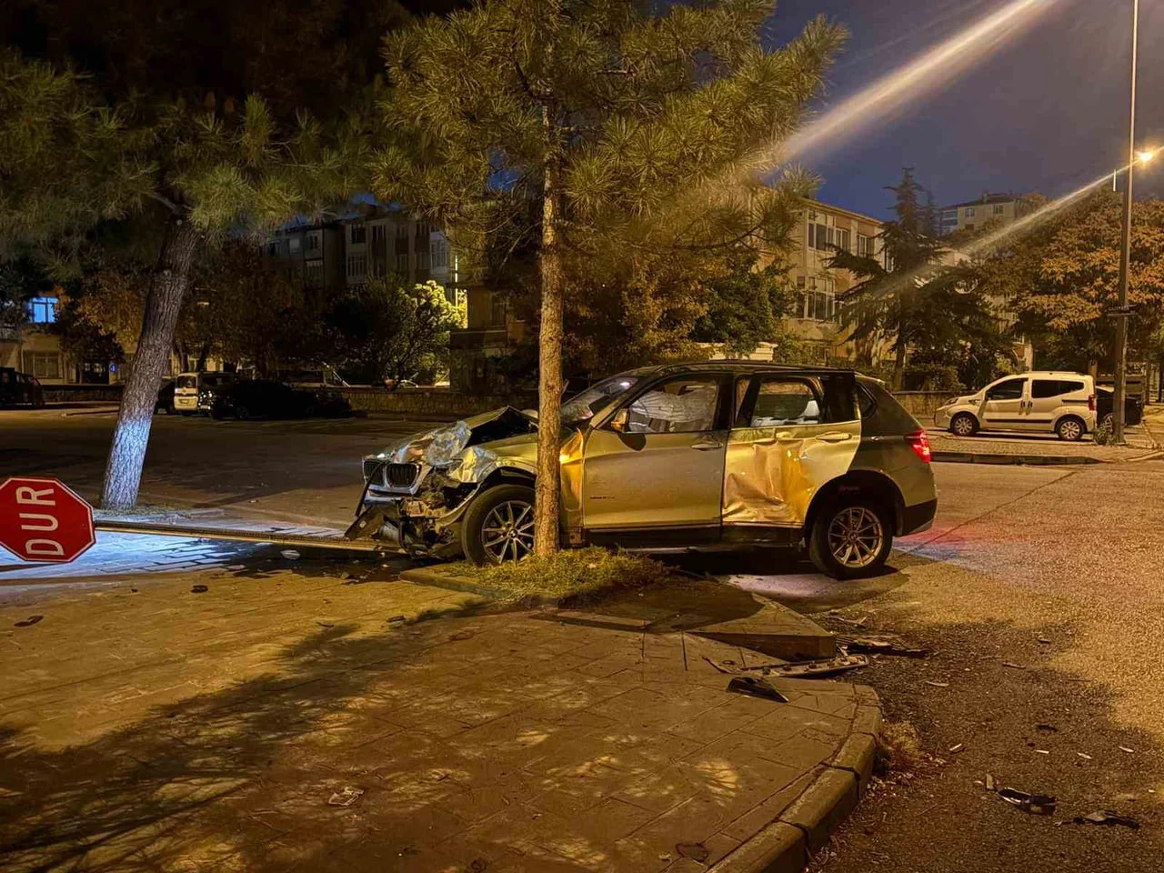 KAYSERİ’NİN MELİKGAZİ İLÇESİNDE HAFİF TİCARİ ARAÇ İLE SUV TARZI ARACIN ÇARPIŞTIĞI TRAFİK...