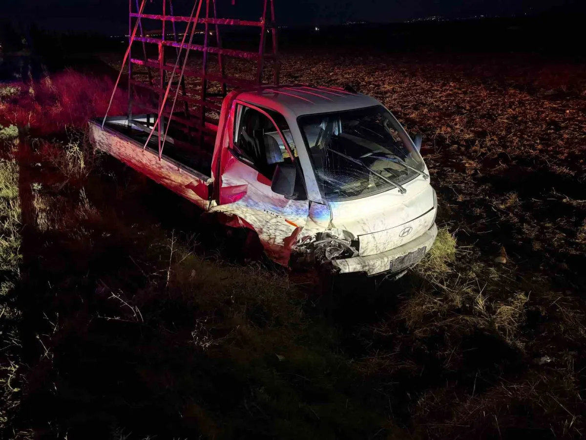 Adıyaman'da otomobil ile kamyonet çarpıştı: 1'i ağır 4 yaralı 2