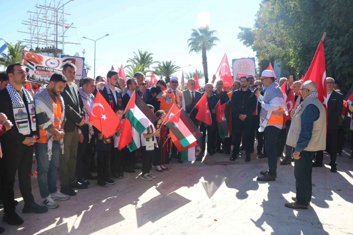 Alanya'da binlerce kişi Gazze için sessiz yürüyüş düzenledi 3