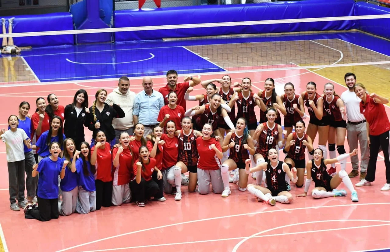 KADINLAR VOLEYBOL 2. LİG’DE MÜCADELE EDEN YUNUSEMRE BELEDİYESPOR, 2-1 GERİYE DÜŞTÜĞÜ MAÇTA GELİŞİM...