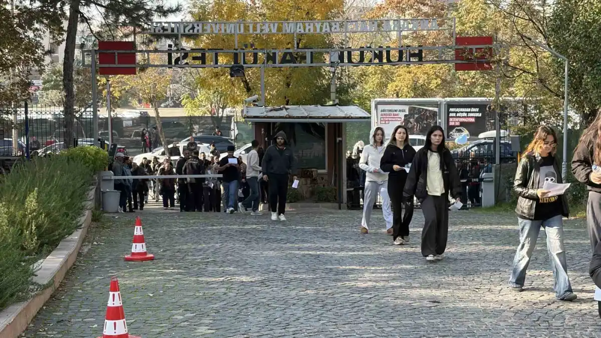 KPSS Ortaöğretim maratonu başladı: Yaklaşık 3 milyon aday ter döküyor 3