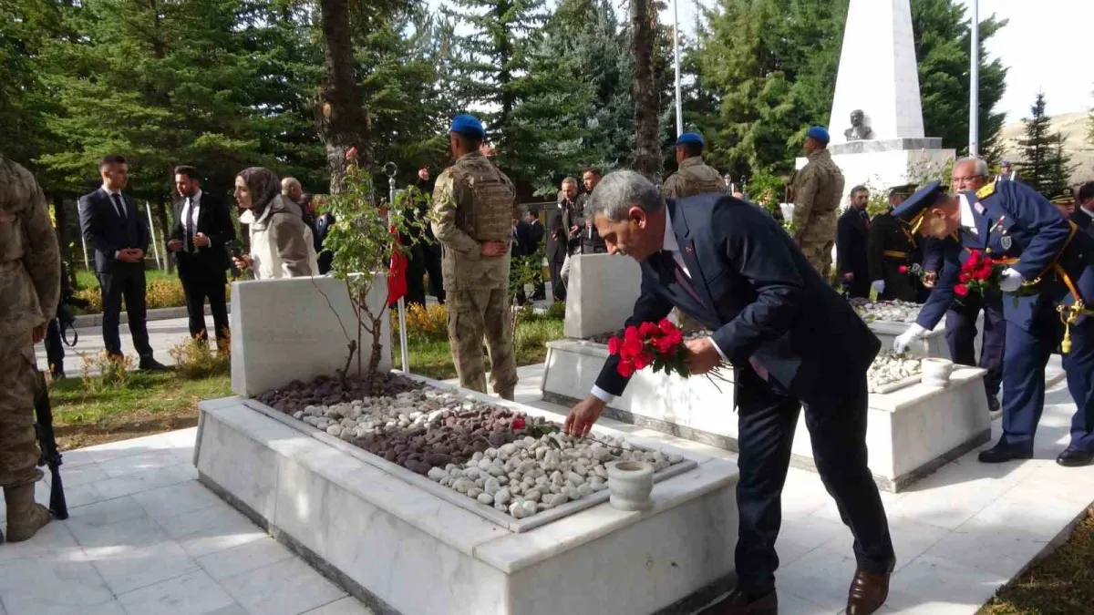 Yozgat'ta Cumhuriyet Bayramı kutlamaları şehitlik ziyaretiyle başladı 2