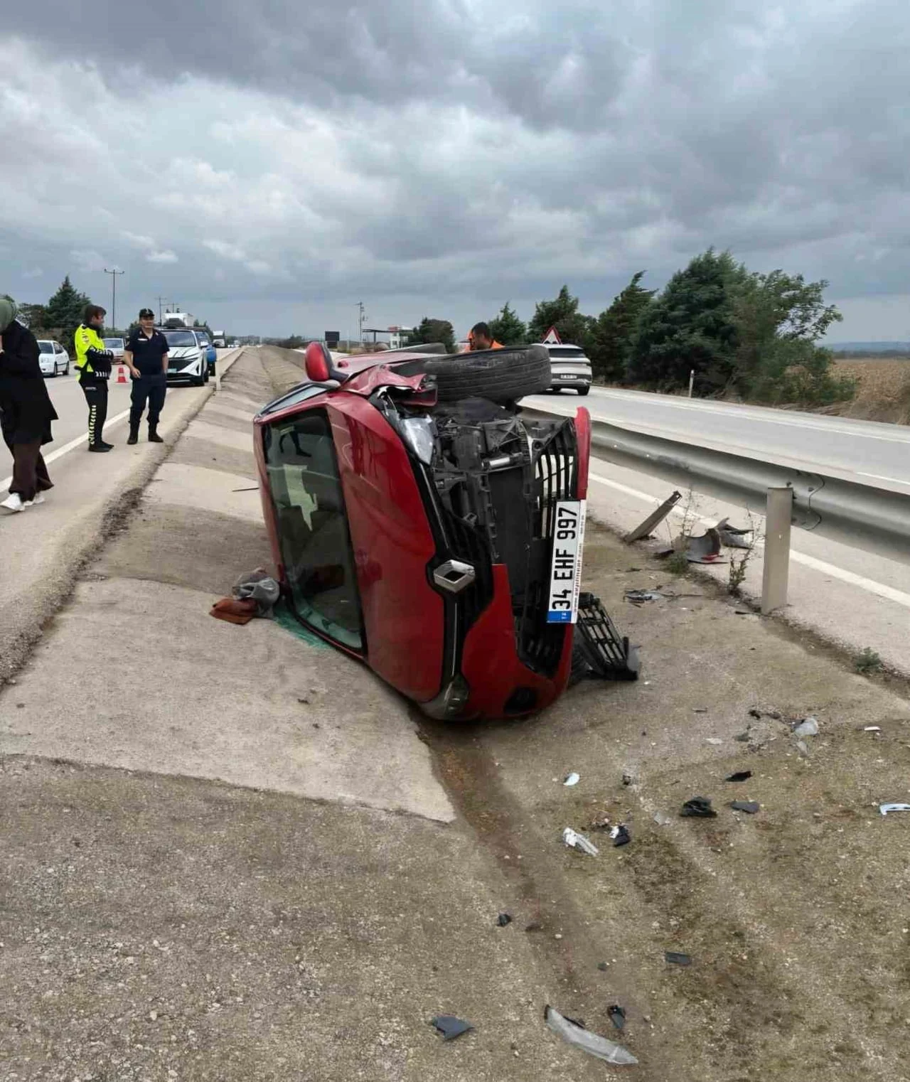 KARACABEY-BANDIRMA YOLUNDA, DAĞKADI KAVŞAĞI MEVKİİNDE MEYDANA GELEN TRAFİK KAZASINDA 1 KİŞİ...