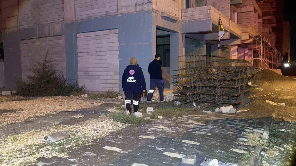 Adıyaman'da üst geçitten defalarca atlamak isteyen kişi bu kez inşaata çıktı 3