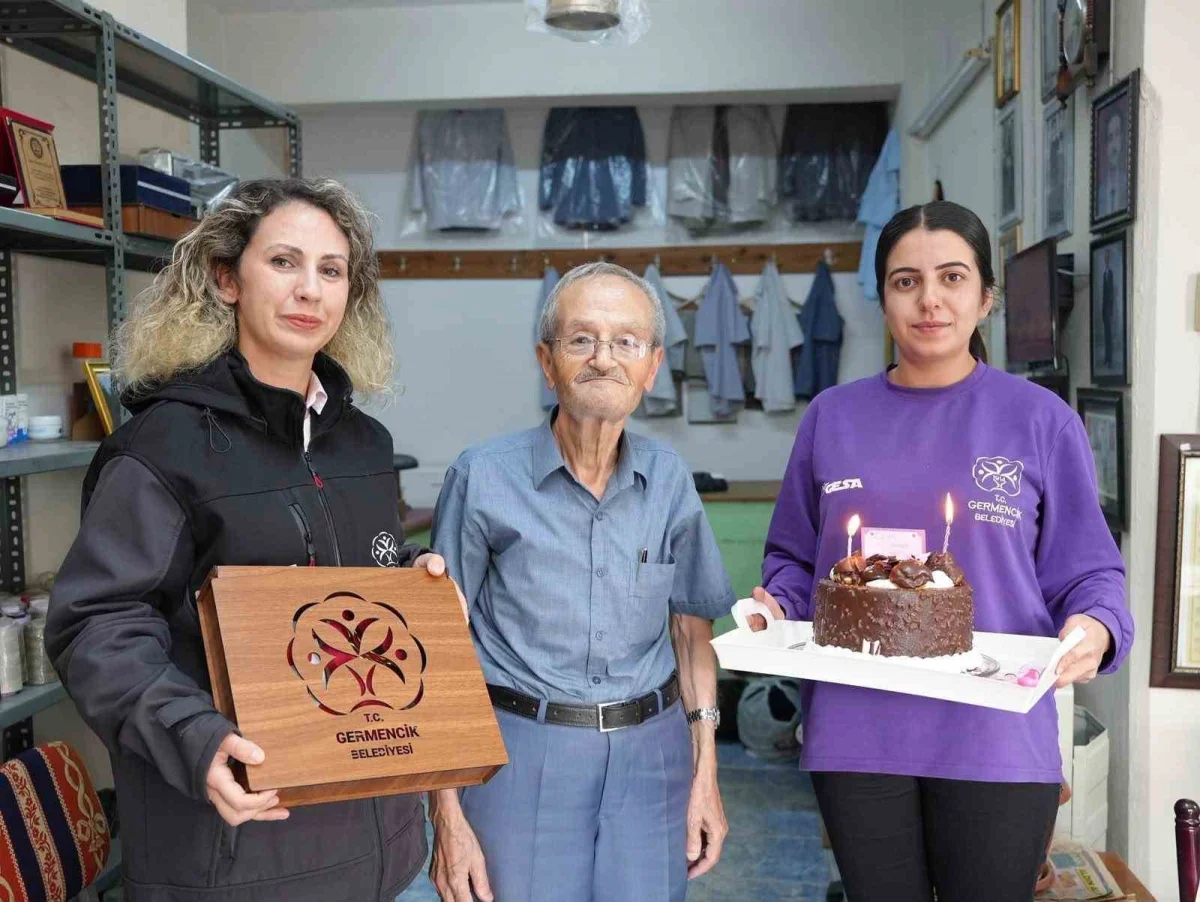 Germencik'te 67 yıllık terzi İsmail Gülcan'a doğum gününde anlamlı jest 2