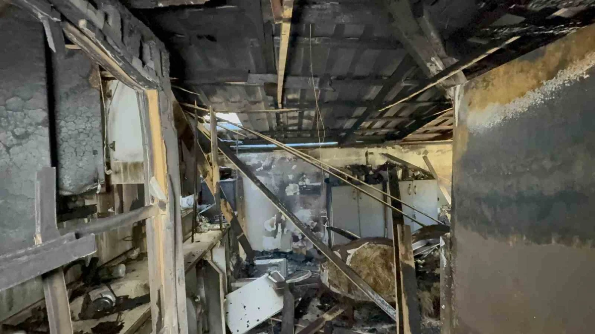 Samsun'da elektrik panosundan çıkan yangın evi küle çevirdi: 5 çocuklu aile evsiz kaldı 5