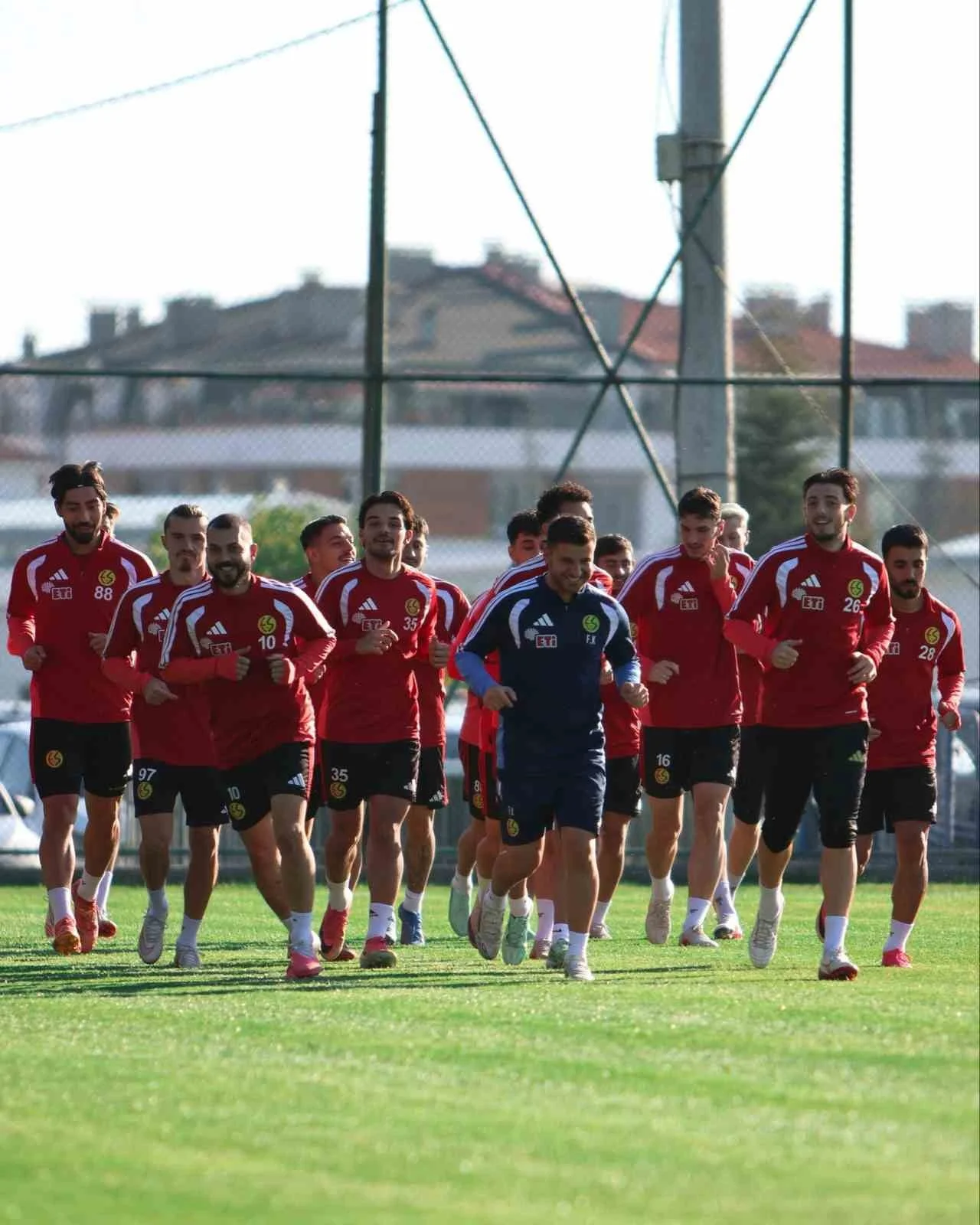 TFF 3. LİG TEMSİLCİSİ ESKİŞEHİRSPOR, LİGDE KARŞILAŞACAĞI BURSA YILDIRIM SK MAÇI HAZIRLIKLARINA...