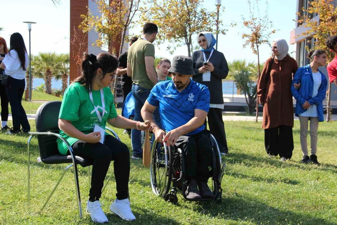 GENÇLİK MERKEZİNDEKİ SANATSAL/SPORTİF FAALİYETLERE KATILAN ÖZEL GENÇLER, EĞLENCELİ VAKİT...