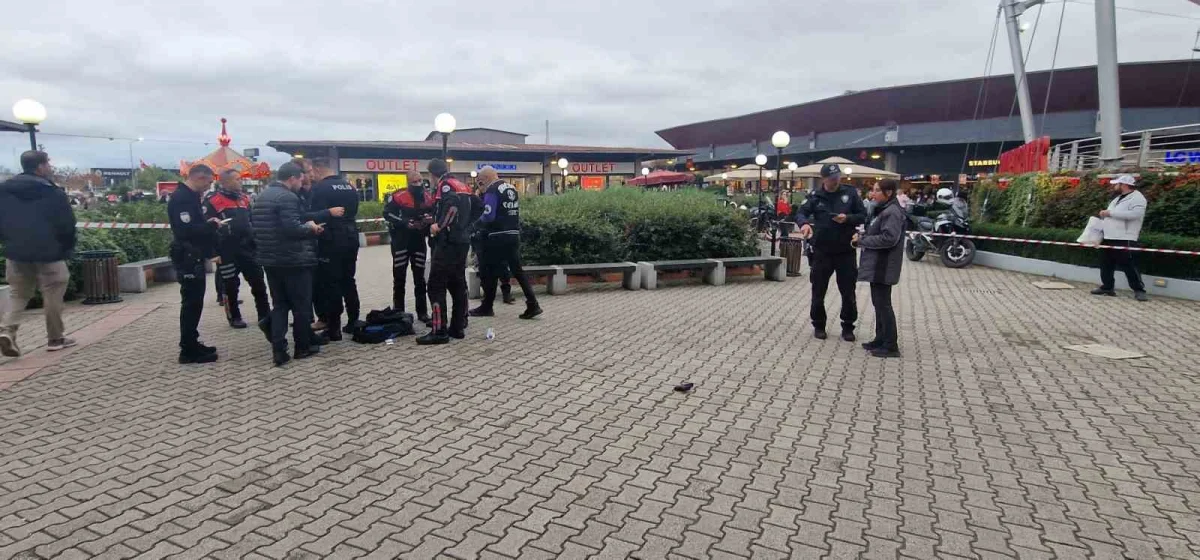 İzmit'te AVM'de silahı ateş alan kişi yaralandı 2