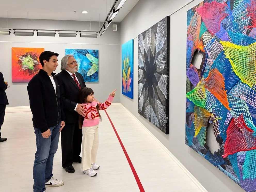 SANKO Sanat Galerisinde yırtık bir ağdan ilham alan "Sonsuzluk Ağları" sergisi açıldı 2