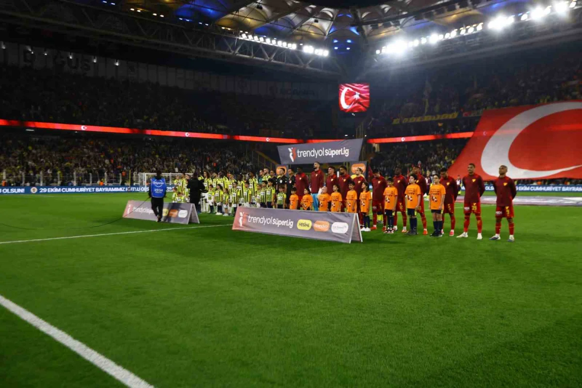 Fenerbahçe ile Göztepe maçında ilk 15 dakika golsüz geçildi 5