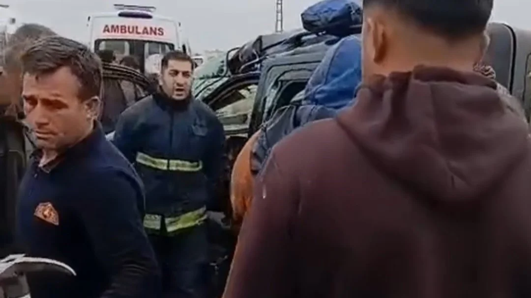 Van'ın Muradiye ilçesinde tır ile hafif ticari araç çarpıştı: 2 yaralı 3