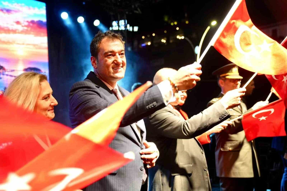 Giresun'da on binlerce vatandaş Cumhuriyet'in 103. yılı için yürüdü 3