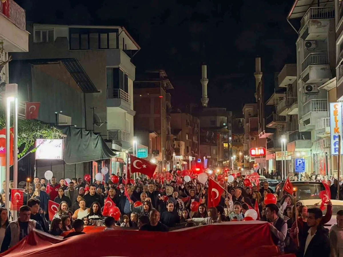 Sarıgöl'de Cumhuriyet'in 103. yıl dönümü fener alayıyla kutlandı 1