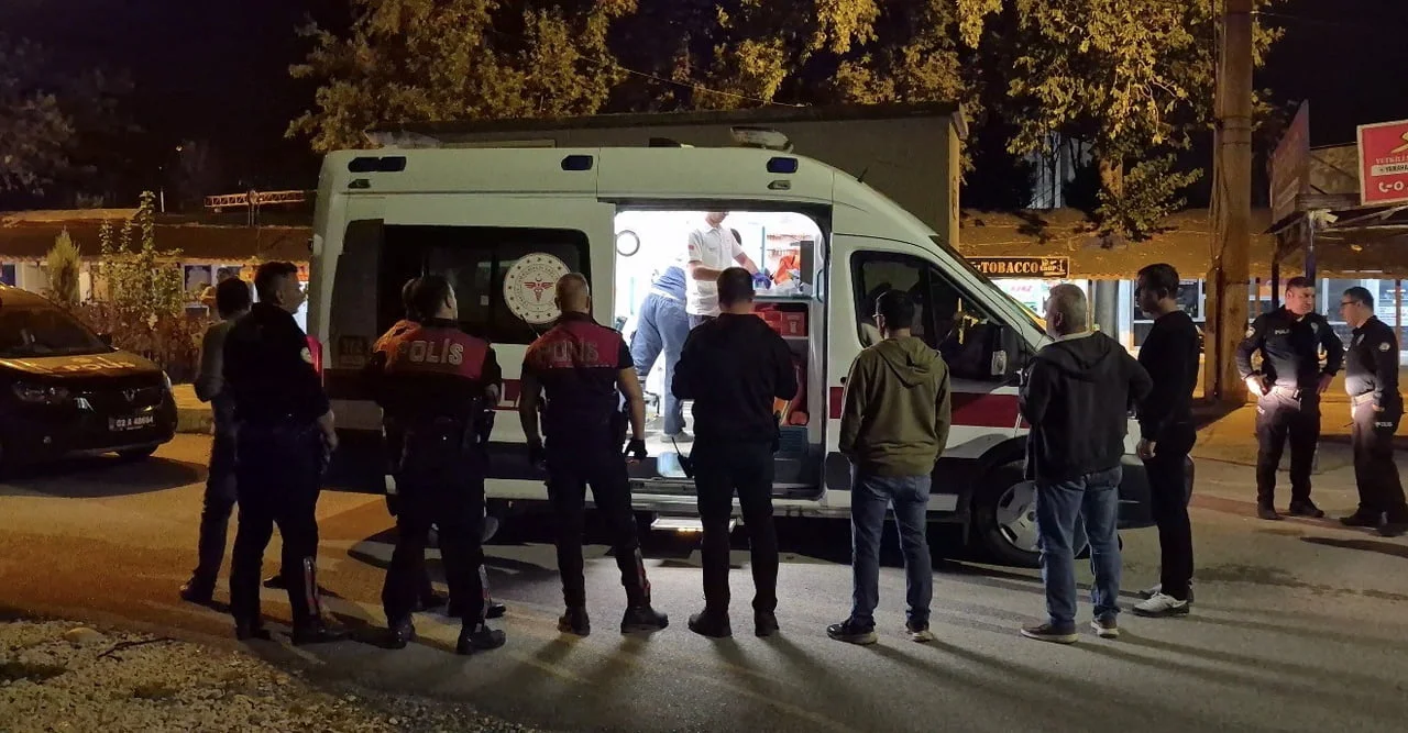 ADIYAMAN’DA, 3 ŞAHSIN BIÇAKLI SALDIRISINA UĞRAYAN ŞAHIS, YARALANDI.