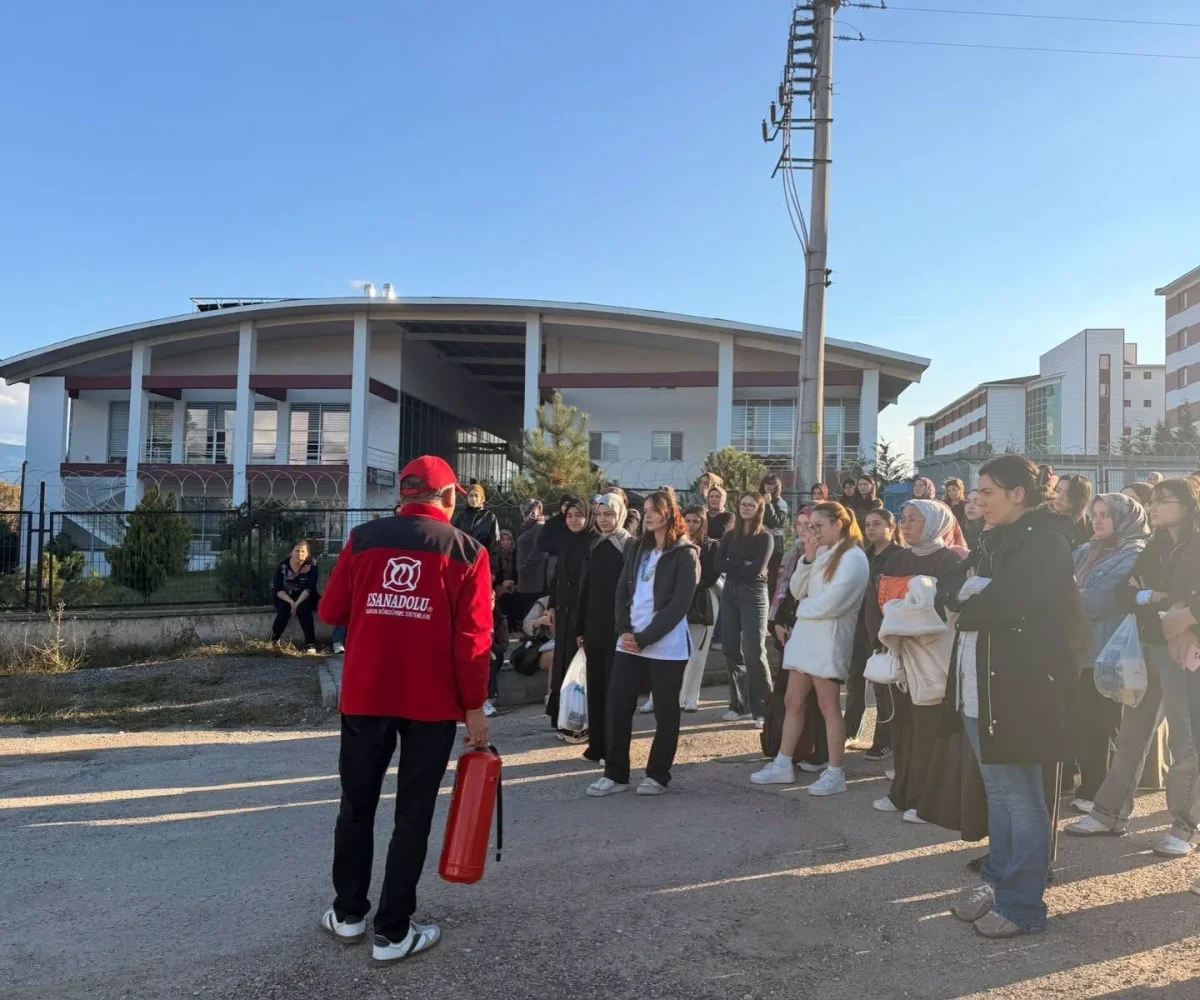 Bolu'daki öğrenci yurdunda gerçeği aratmayan tatbikat 1