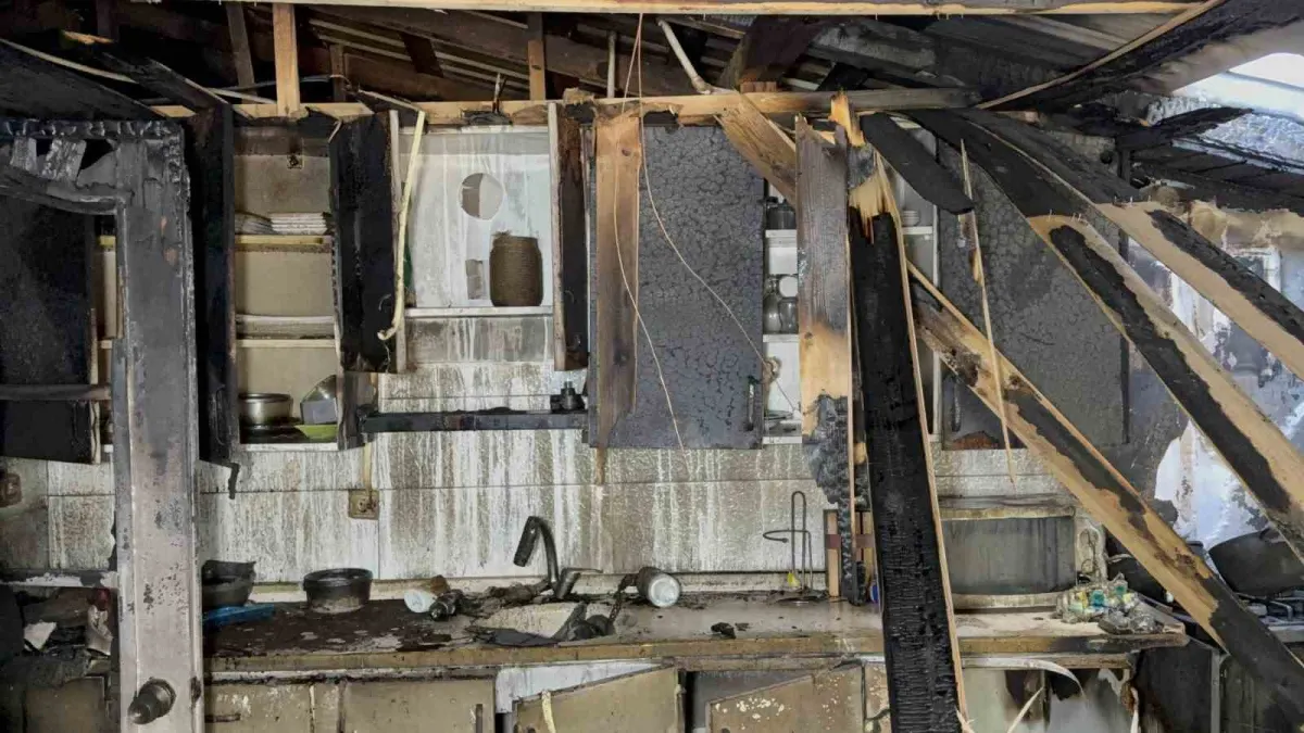 Samsun'da elektrik panosundan çıkan yangın evi küle çevirdi: 5 çocuklu aile evsiz kaldı 4