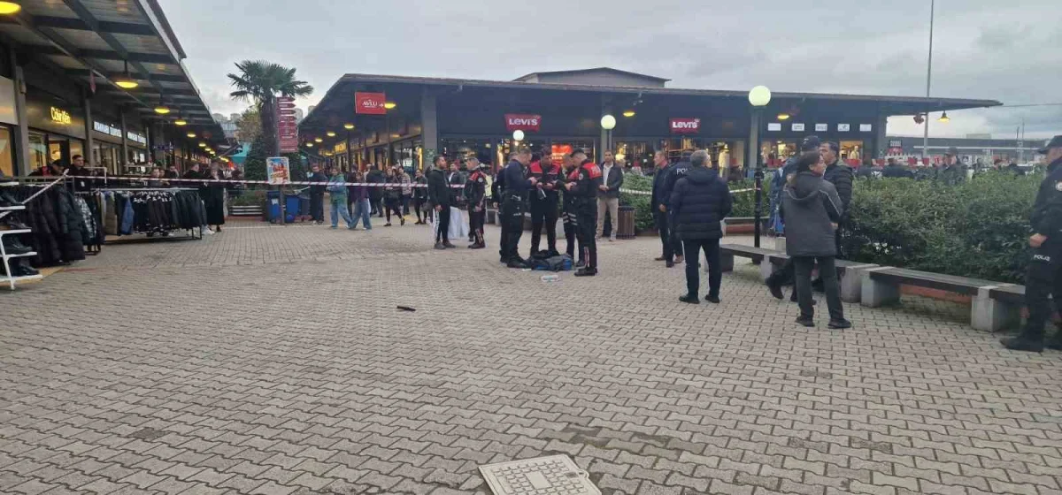 İzmit'te AVM'de silahı ateş alan kişi yaralandı 5