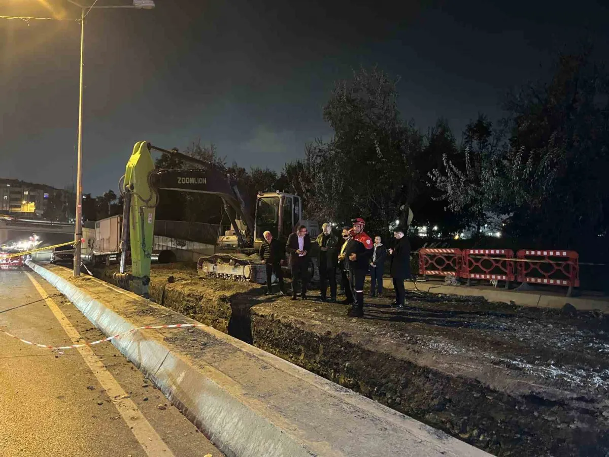 Bayrampaşa'da altyapı çalışmasında boru hattı boşluğuna düşen İSKİ personeli hayatını kaybetti 3