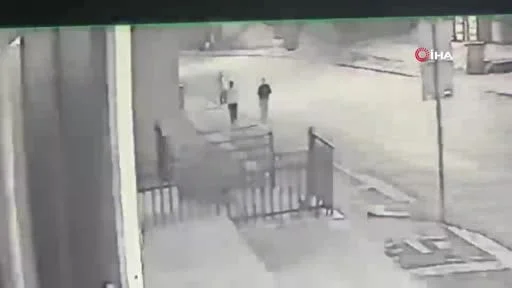 Aksaray'da bir kadın, 2 kadın tarafından yol ortasında böyle darp edildi