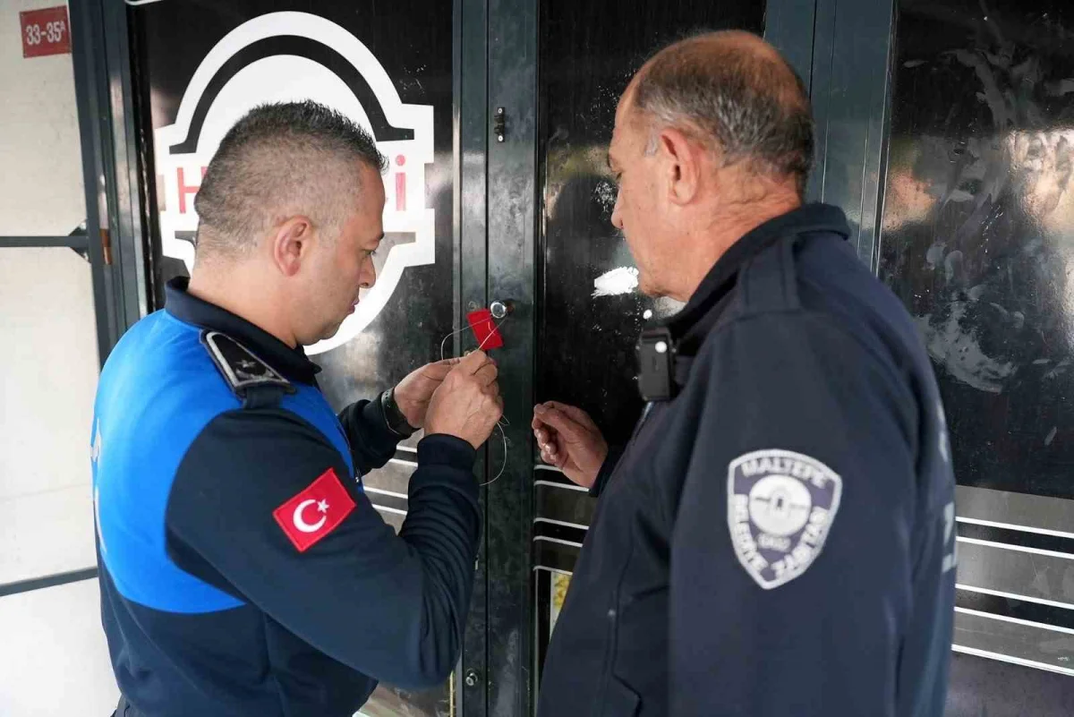 Maltepe'de hijyen şartlarına uymayan ruhsatsız börek imalathanesi mühürlendi 1
