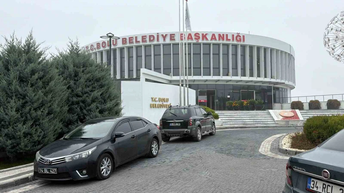 Bolu Belediyesi'ne şafak operasyonu: Başkan yardımcısı dahil 4 kişi gözaltında 4