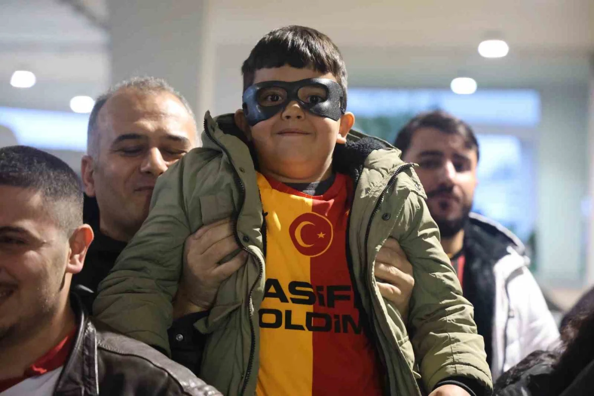 Galatasaray kafilesi Konyaspor maçı için Konya'ya ulaştı 3