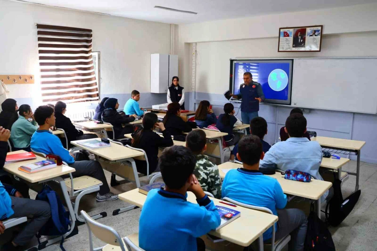 Bayburt'un ilçelerinde öğrencilere iklim değişikliği eğitimi verildi 2