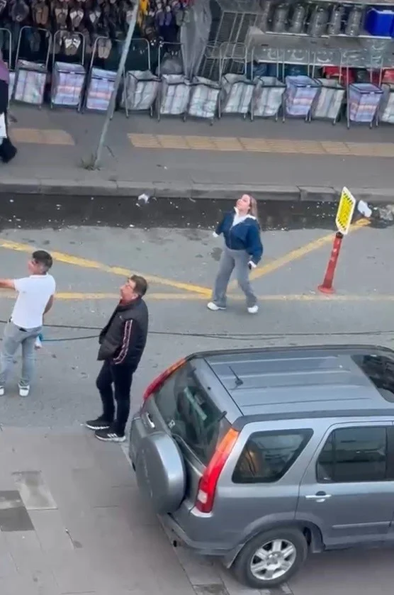 Sakarya'da dövüş antrenörü olduğunu belirten kadından sürücüye yumruklu saldırı 3