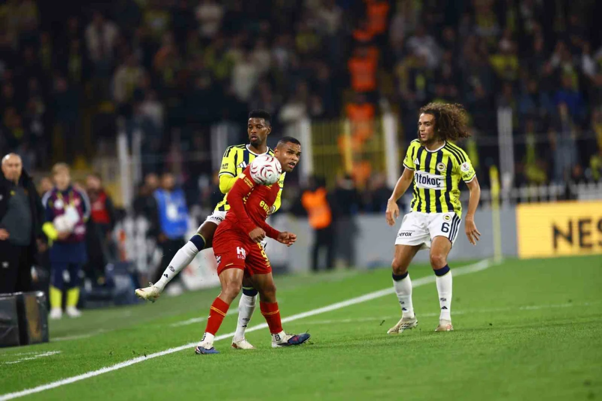 Trendyol Süper Lig'de Fenerbahçe, Göztepe karşısında ilk yarıyı önde tamamladı 2