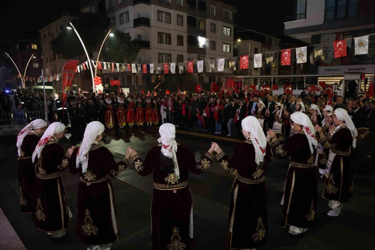 Atakum'da Cumhuriyet'in 103. yılı etkinliklerinde 600 motifli bayrak detayı 4