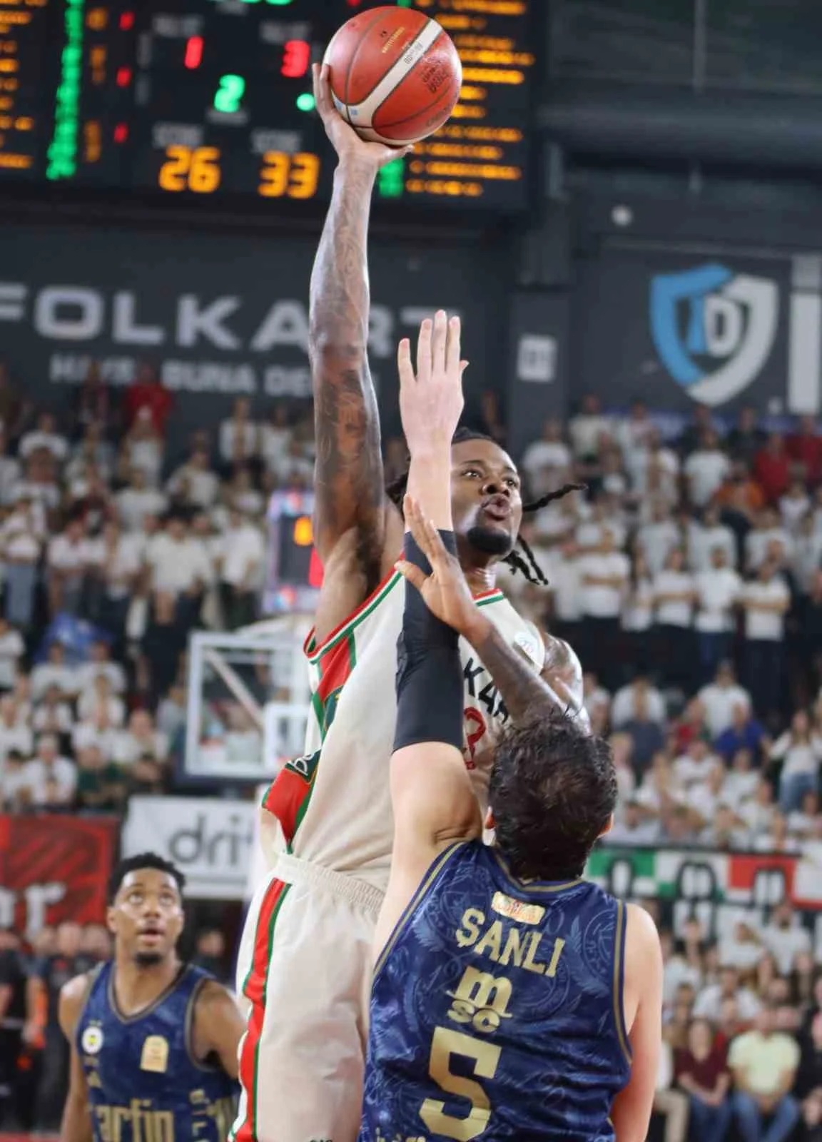 Karşıyaka evindeki ilk yenilgisini Fenerbahçe karşısında aldı 1