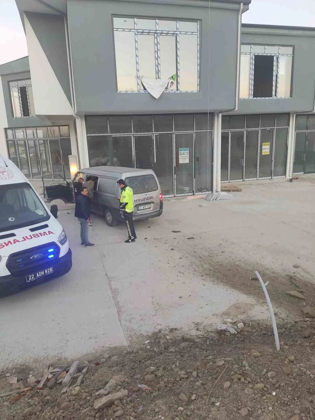 EDİRNE'NİN KEŞAN İLÇESİNDE POLİSİN 'DUR' İHTARINA UYMAYARAK KAÇAN KAMYONET, ÇEVRE YOLUNDA...