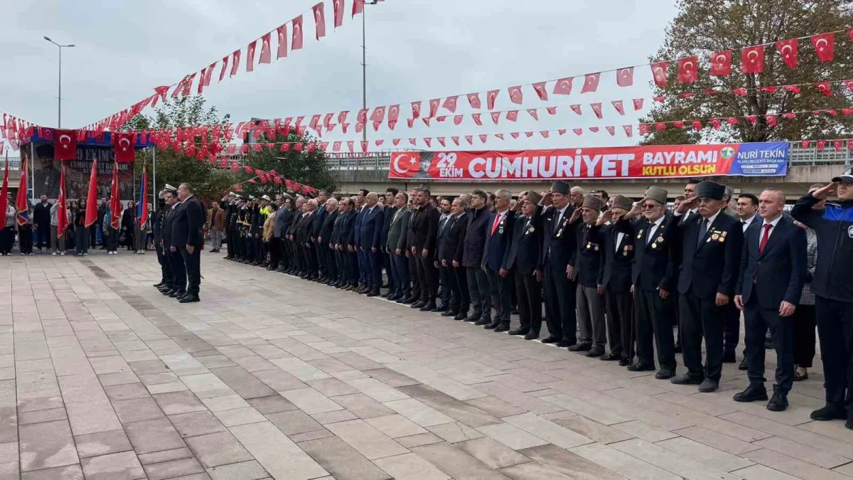 Alaplı'da Cumhuriyet Bayramı'nın 103. yılı törenle kutlandı 3