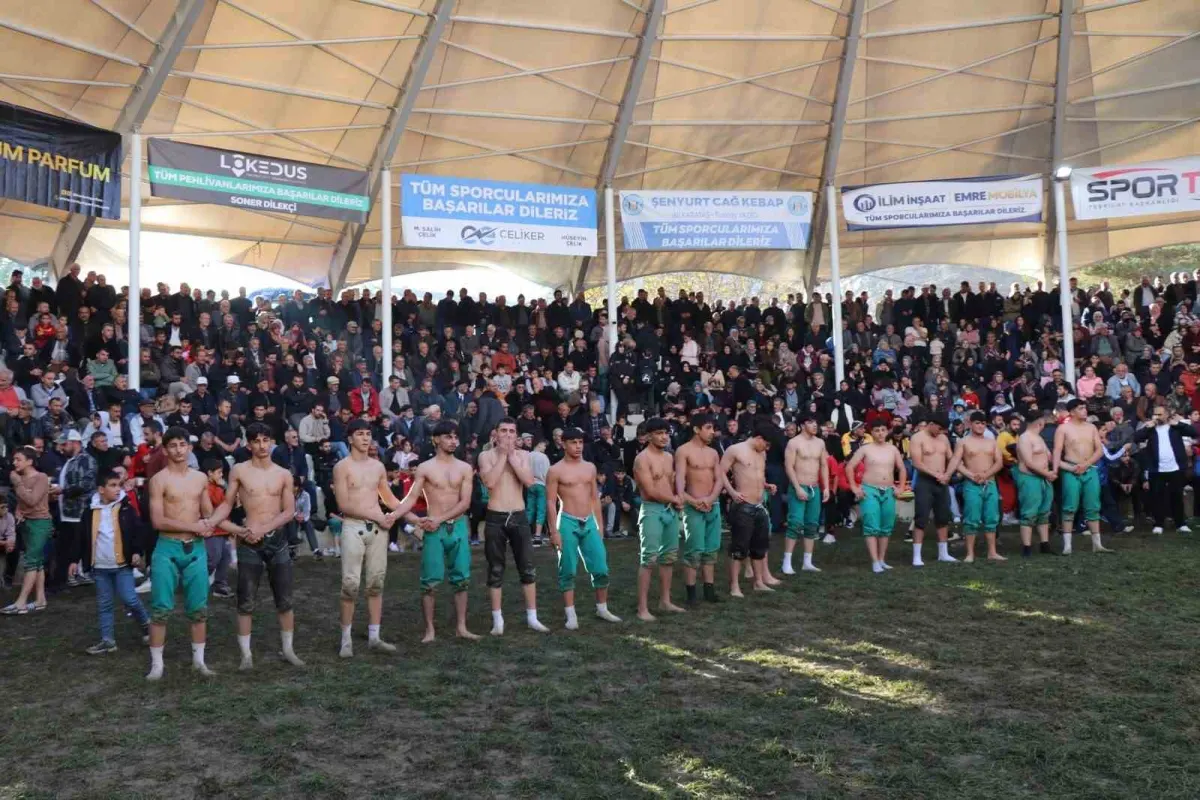 Erzurum'da düzenlenen 103. Geleneksel Uzundere Cumhuriyet Karakucak Güreşleri'nde başpehlivan belli oldu 5