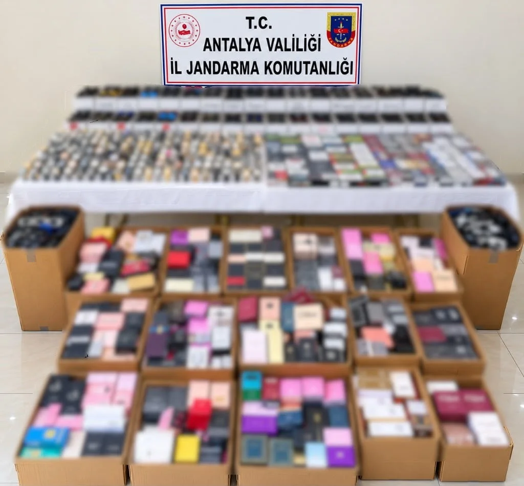 OPERASYONDA, PİYASA DEĞERİ YAKLAŞIK 6 MİLYON 250 BİN LİRA OLDUĞU DEĞERLENDİRİLEN GÜMRÜK KAÇAĞI...