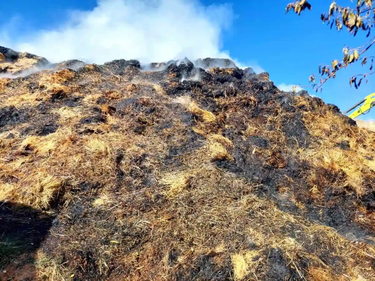 Isparta'da korkutan yangın: Bin 150 balya kül oldu 1