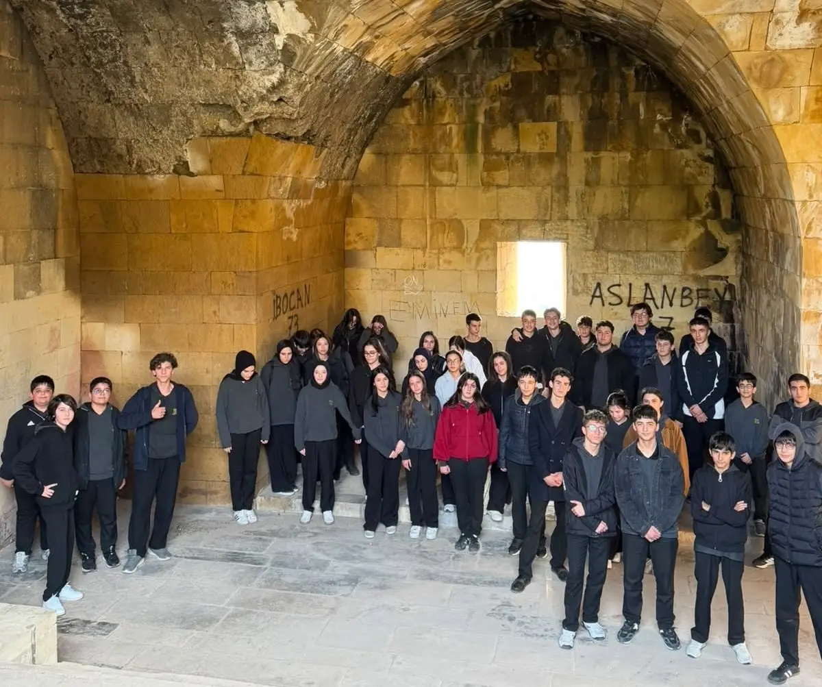 Bayburt Lisesi öğrencileri tarihi kalede çevre temizliği yaptı 4