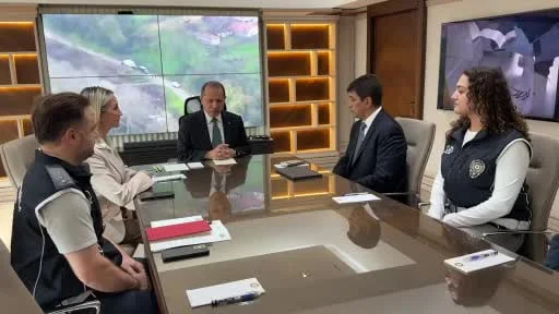 FETÖ bağlantılı göçmen kaçaklığı şebekesi Türkiye ve Fransa’da gerçekleştilen operasyonla...