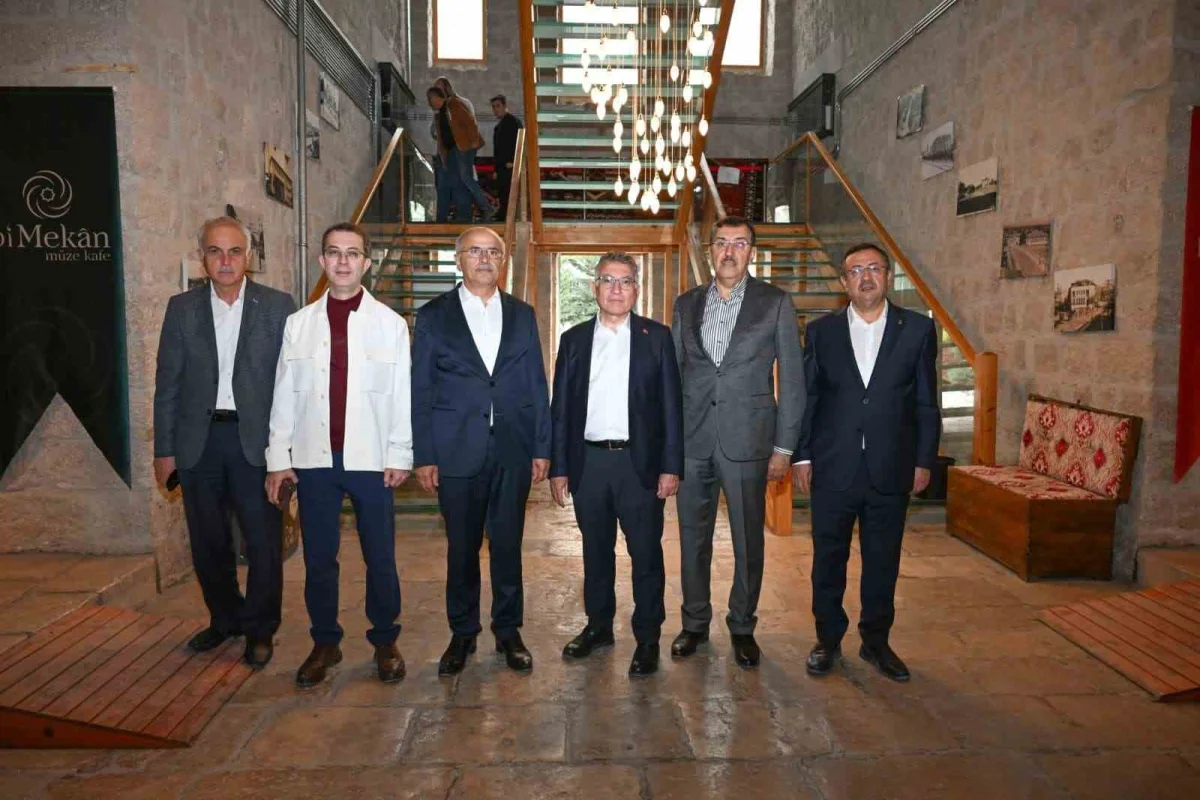 AK Parti Grup Başkanı Abdullah Güler'den Malatya'daki Bi Mekan Müze Kafe'ye tam not 1
