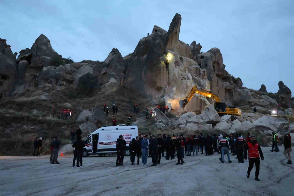 Göreme'de çöken peribacasının altında kalan bir kişinin cansız bedenine ulaşıldı 3