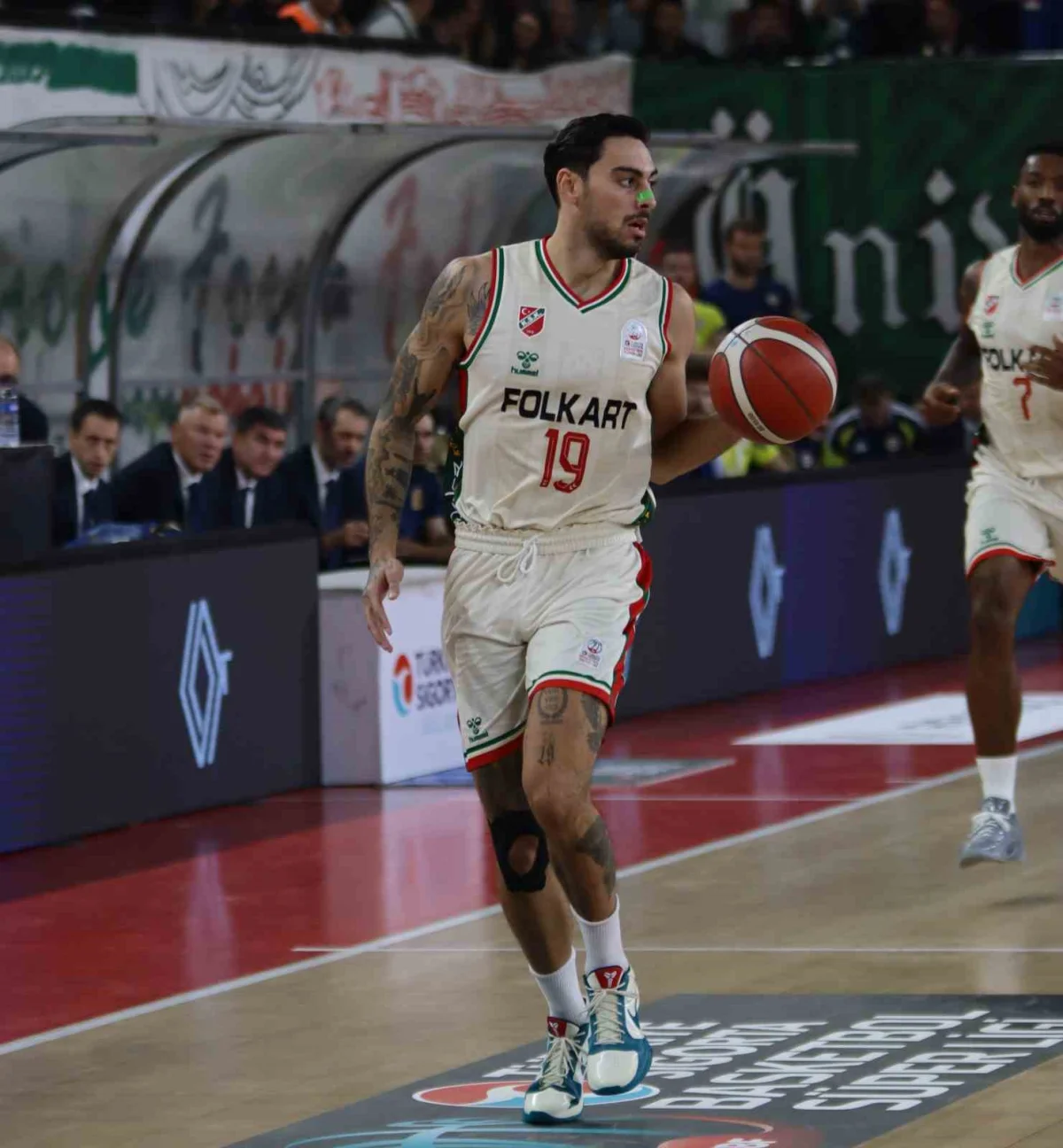 Fenerbahçe, İzmir deplasmanında Karşıyaka'yı farklı geçti 4