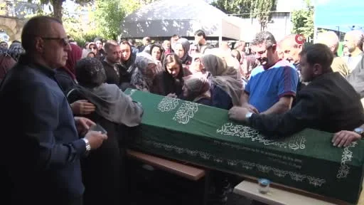Maltepe'de enkaz altında hayatını kaybeden kardeşler gözyaşlarıyla uğurlandı