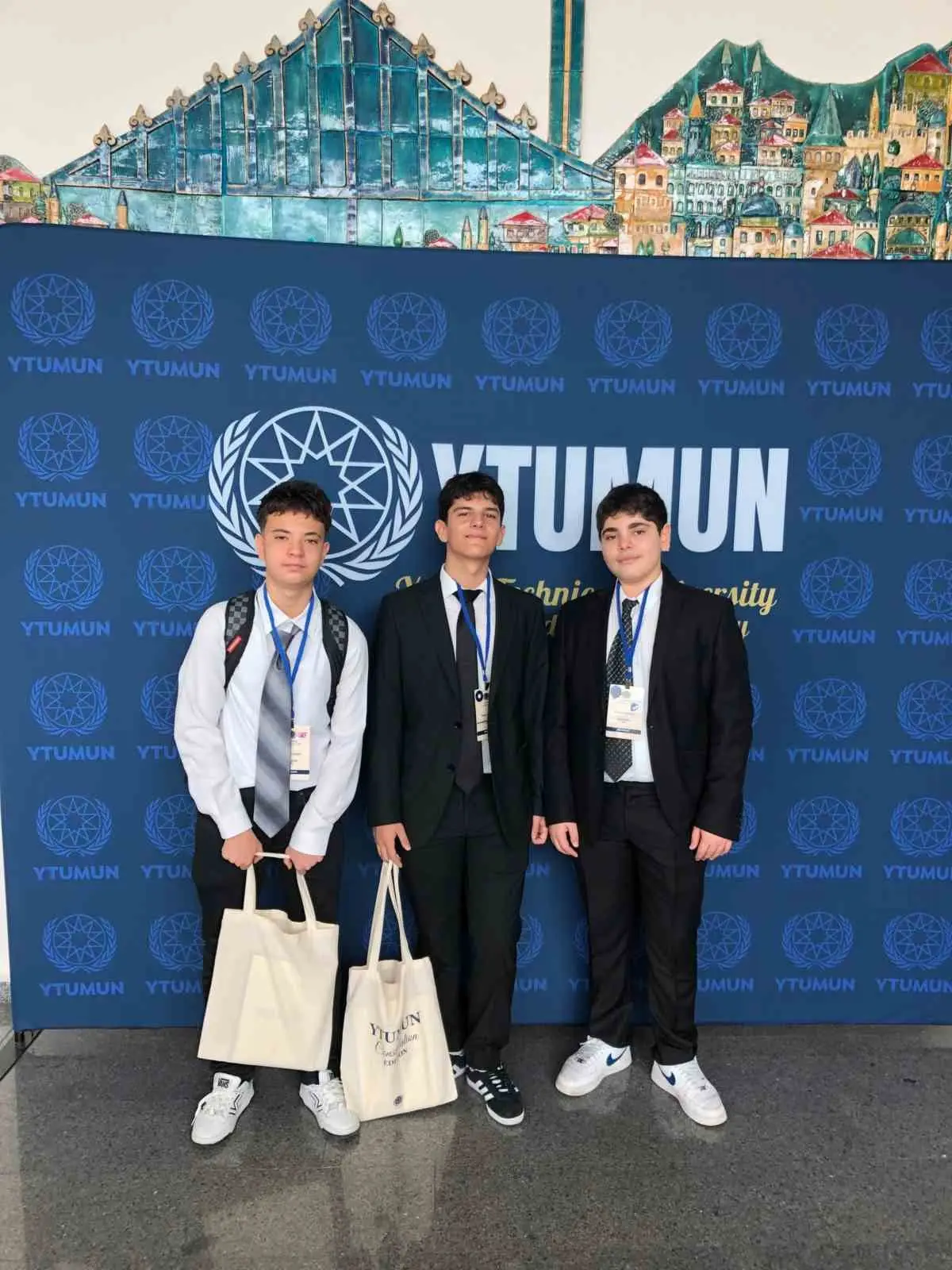İhlas Koleji öğrencilerinden YTUMUN Konferansı'nda diplomasi başarısı 5