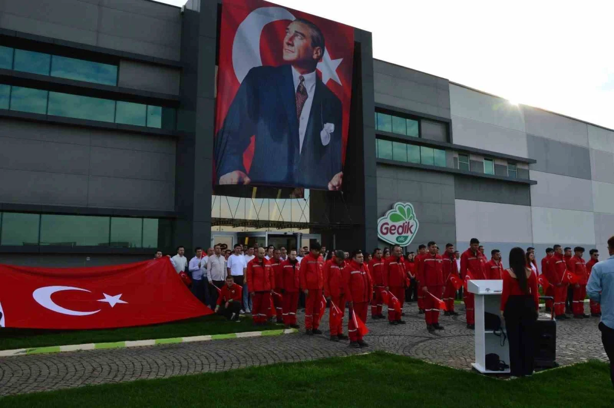 Gedik Piliç çalışanlarından Cumhuriyet'in 103. yılına özel kutlama 2