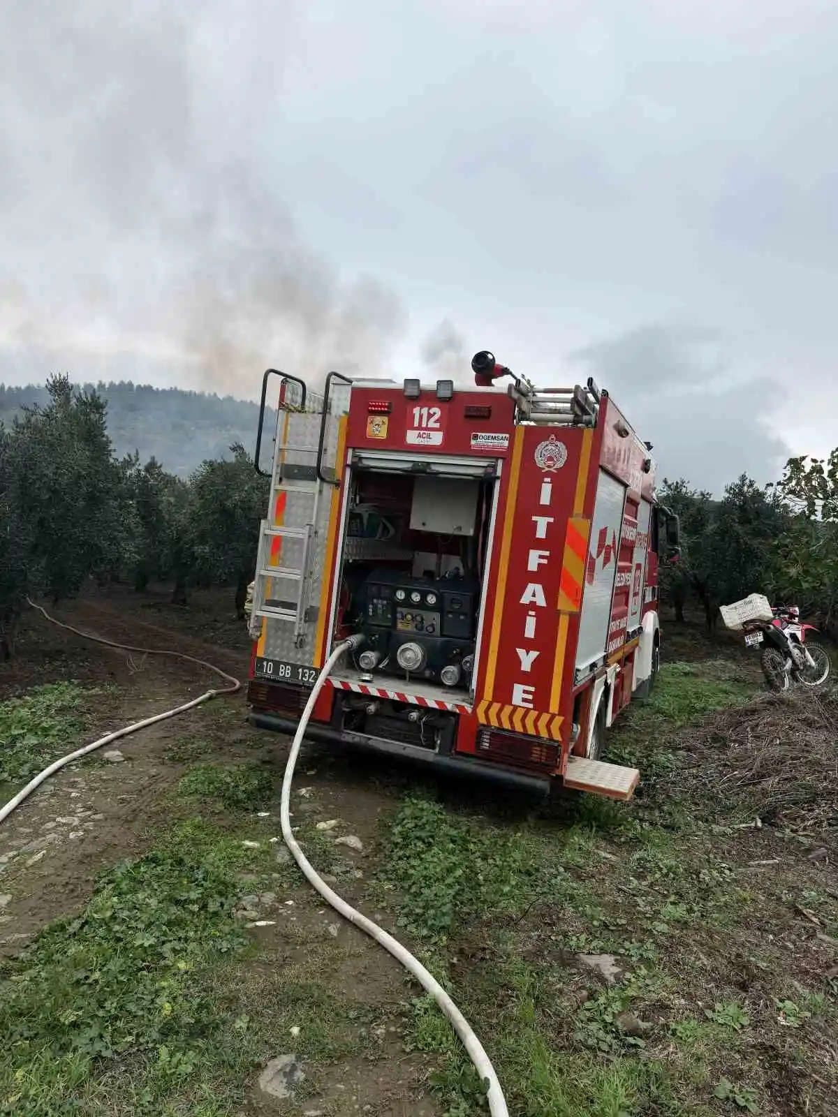 Erdek'te zeytin ağaçlarının arasındaki müstakil evde yangın 2