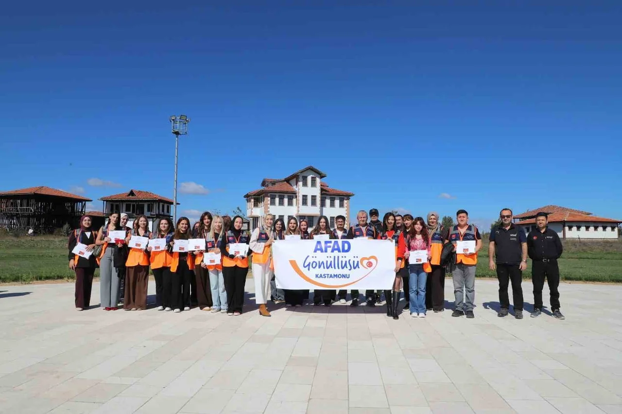 KASTAMONU İL AFET VE ACİL DURUM MÜDÜRLÜĞÜ TARAFINDAN SAHA EĞİTİMLERİNİ TAMAMLAYAN 38 GÖNÜLLÜ...