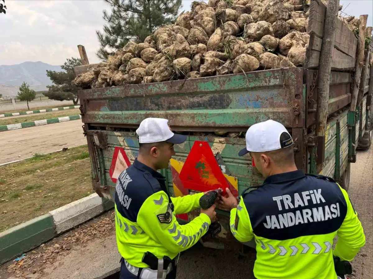 Muş'ta jandarmadan tarım araçlarına kapsamlı denetim 3