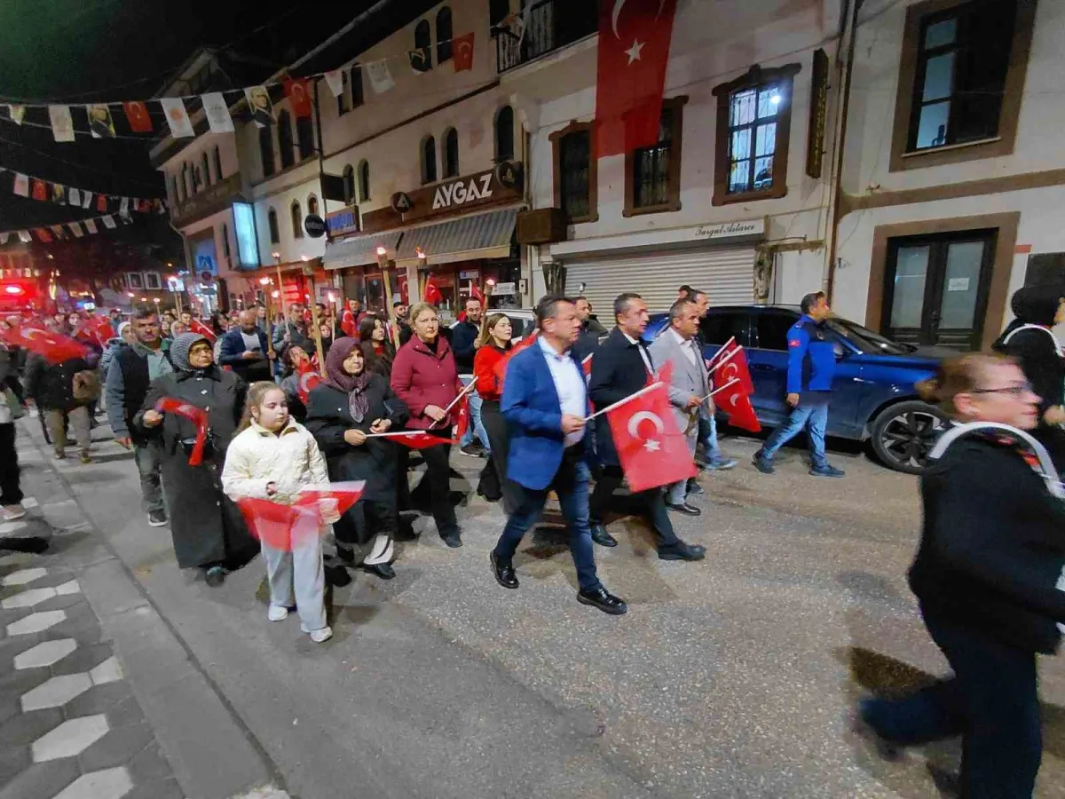 Mudurnu'da 29 Ekim Cumhuriyet Bayramı fener alayıyla kutlandı 4