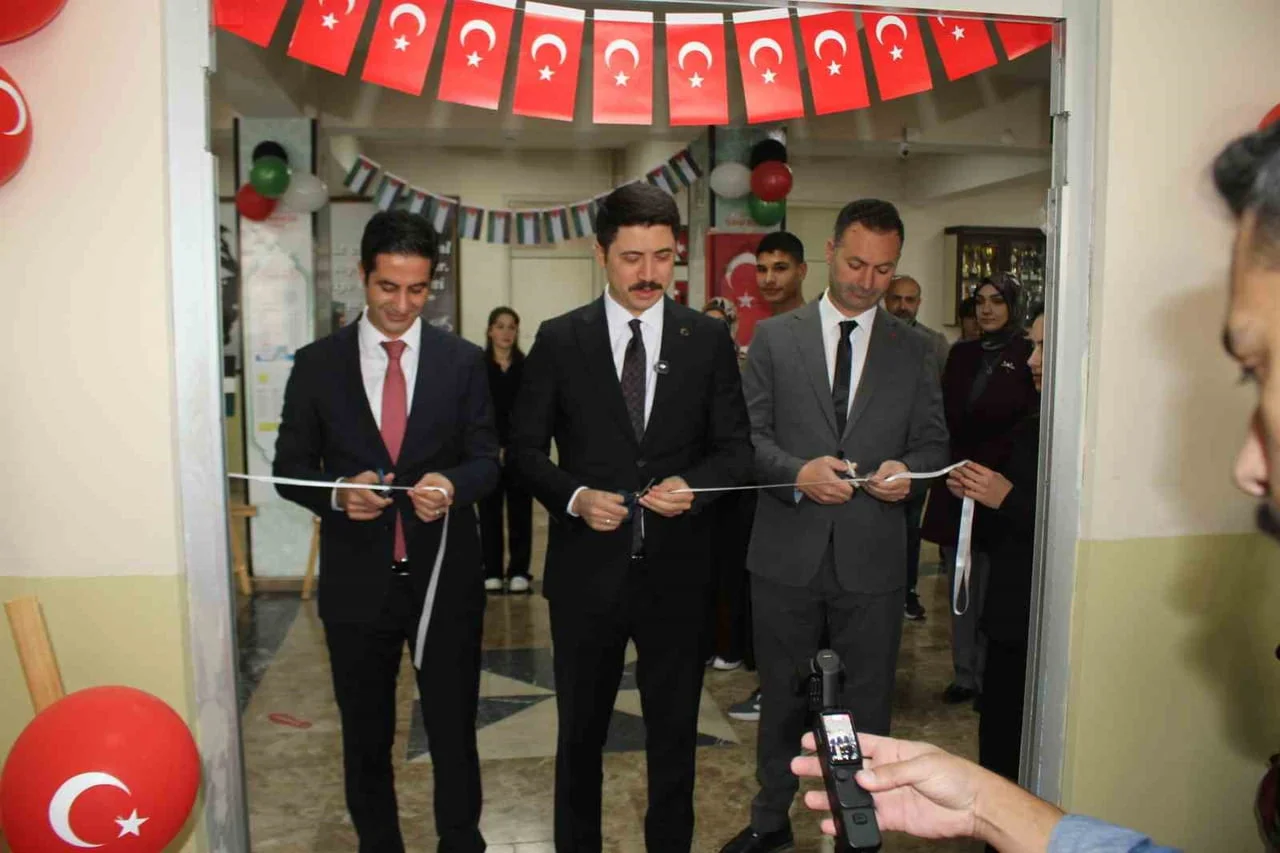 MUŞ’UN MALAZGİRT İLÇESİNDEKİ SÜPHAN ANADOLU LİSESİ TARAFINDAN FİLİSTİN HALKINA DESTEK OLMAK...